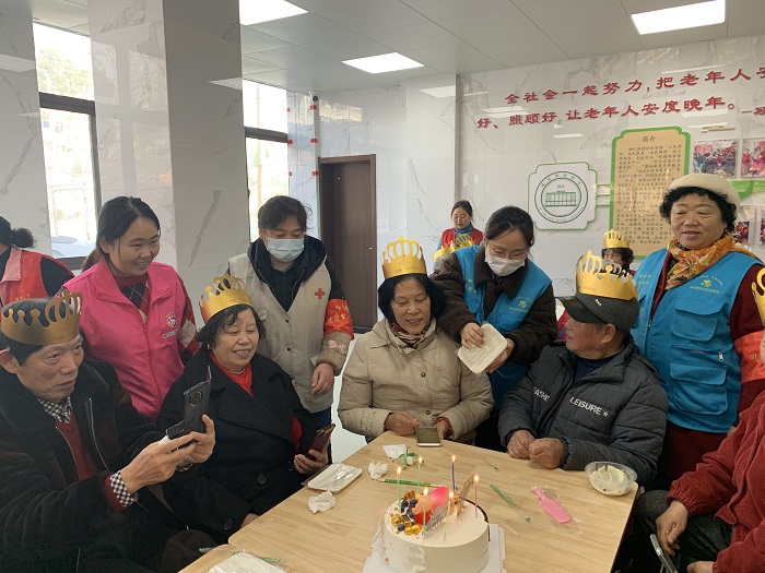 12.25栖化新村社区：长者生日会，情暖老人心-1.jpg