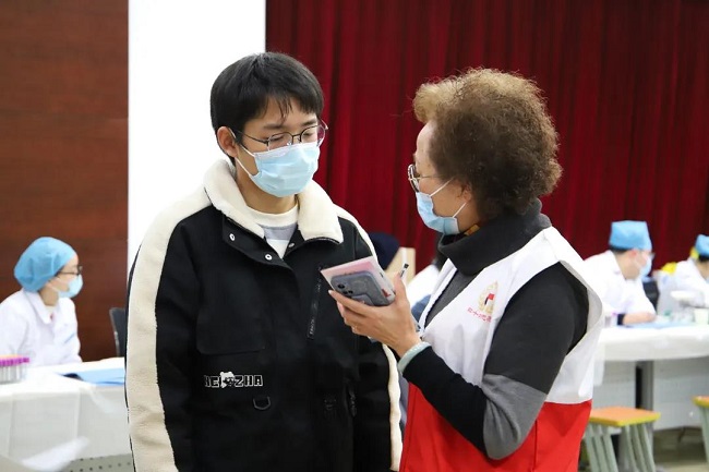 红十字志愿者宣传造血干细胞知识-1.jpg