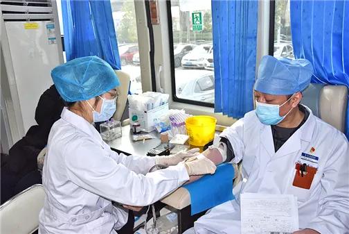 南通中山骨科医院组织开展无偿献血活动5.jpg