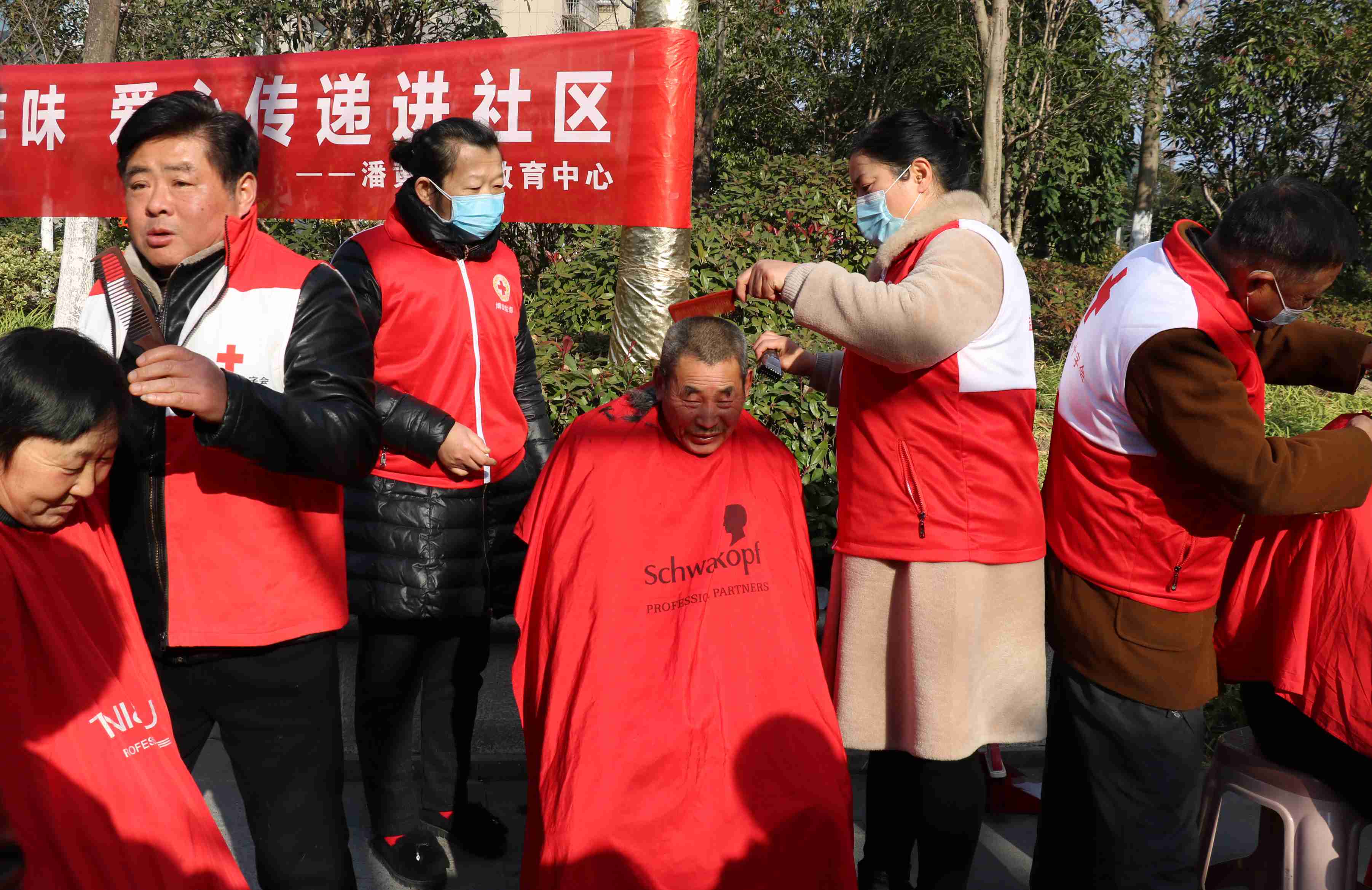 东进路爱心理发_副本.jpg