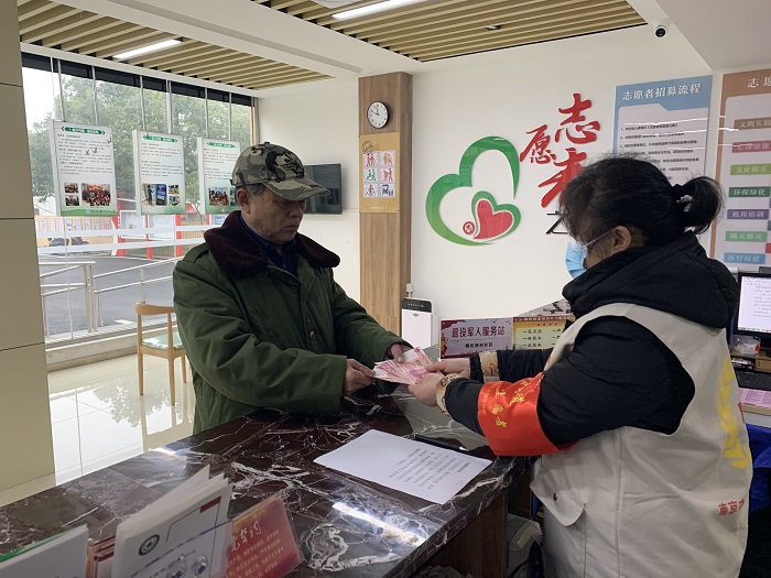 1.30栖化新村社区：走访退役军人，传递爱与温暖-1.jpg