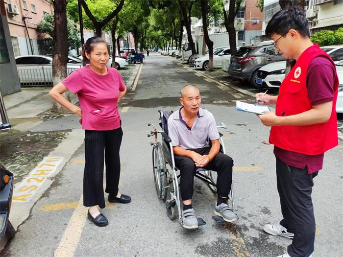 3、幕府点亮微心愿，温暖送到家——幕府山庄社区红十字会开展上门探访活动.jpg