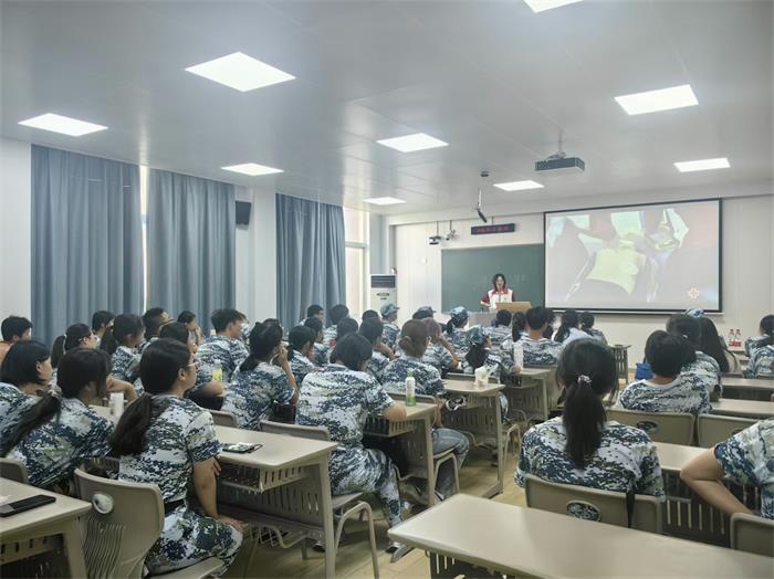 9、关爱生命 救在身边  红十字应急救护培训进校园 (2).jpg
