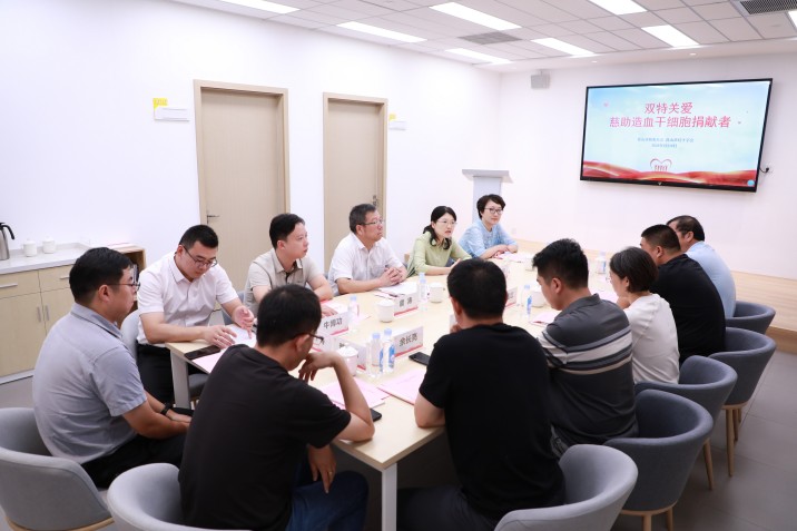 市慈善总会副会长吴建明，受助者、捐献者代表等出席活动.jpg