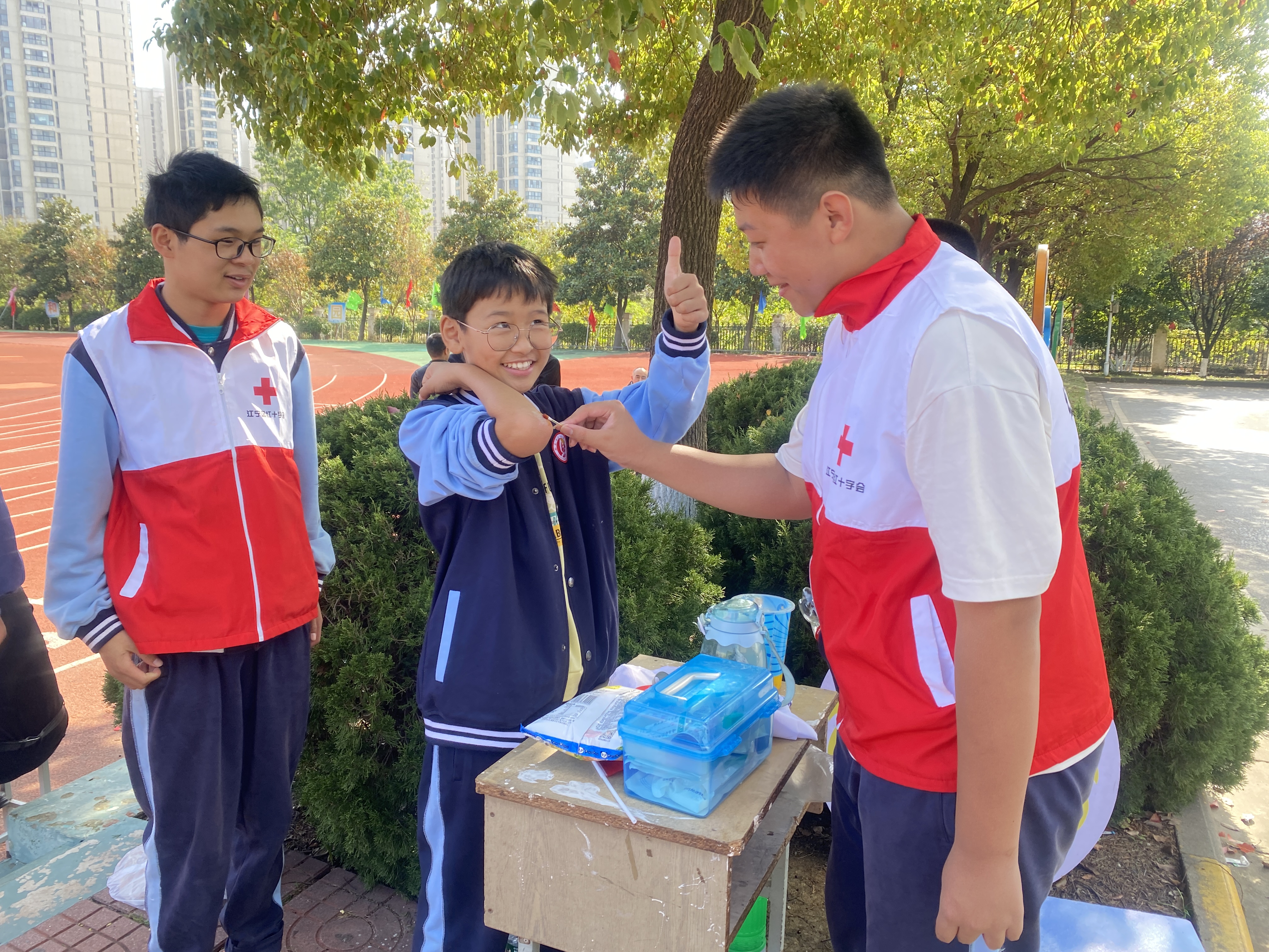 上坊初级中学红会保障图1.JPG